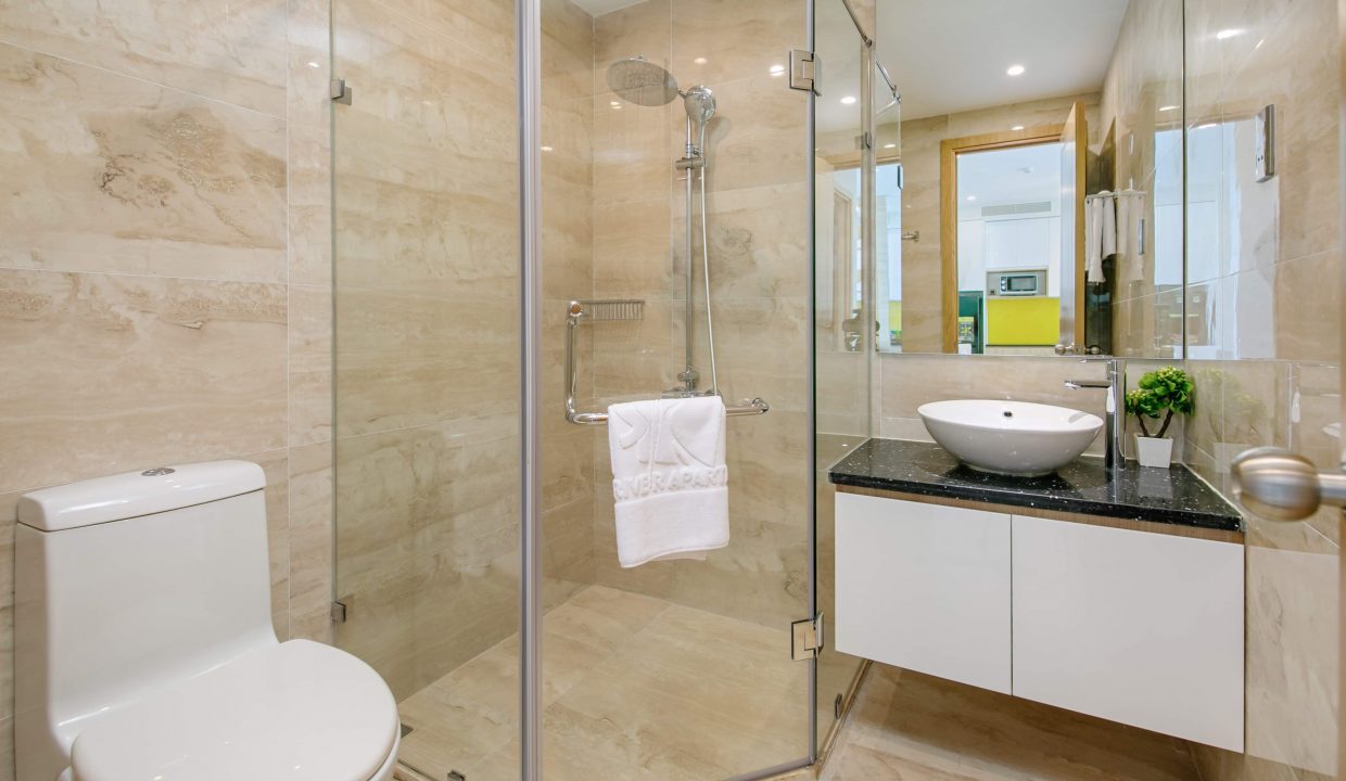 Classy and bright flat near the beach