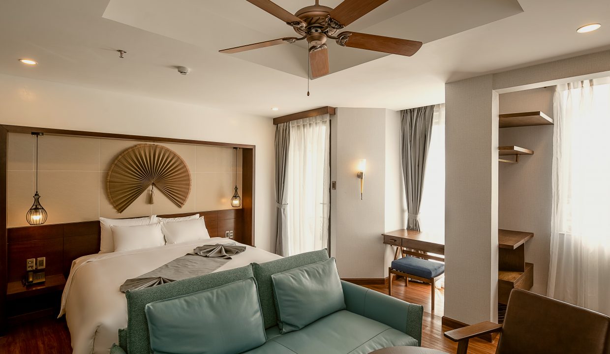 Superior King Bed 7