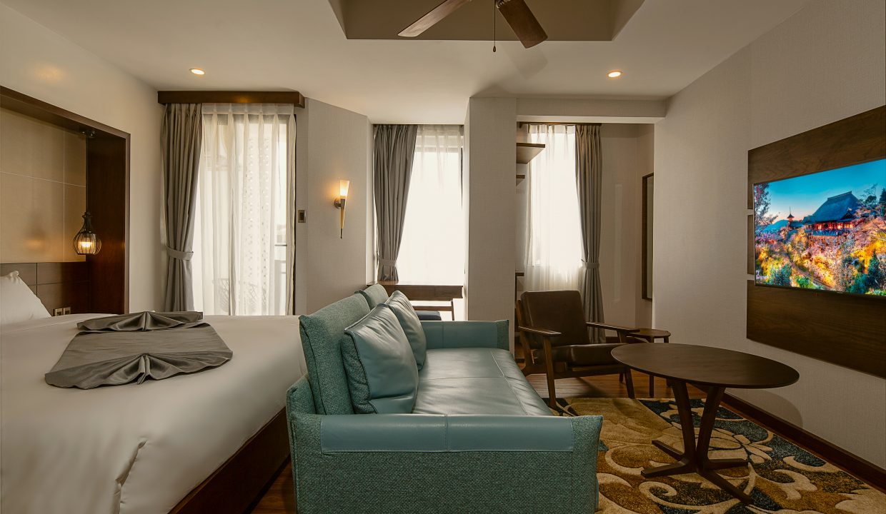Superior King Bed 8