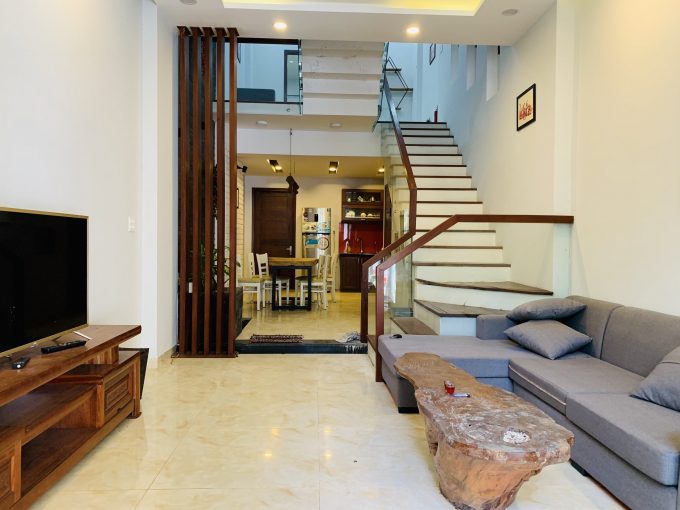 z2161331713590 074f38d5ae2365afc91599dafe2f358e Homely Five Bedrooms House For Rent Near My Khe Beach Da Nang