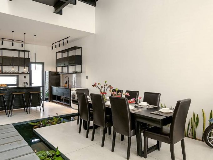 z2201206930728 2c6aa2e4759182caf397fac5335d0164 Modern Tropical Four Bedrooms House for Rent in Euro Village, Da Nang