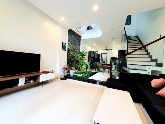 z2299853933566 c34e187e74838e022ff78115dd9d3800 Fresh Four Bedrooms House For Rent in Son Tra Da Nang