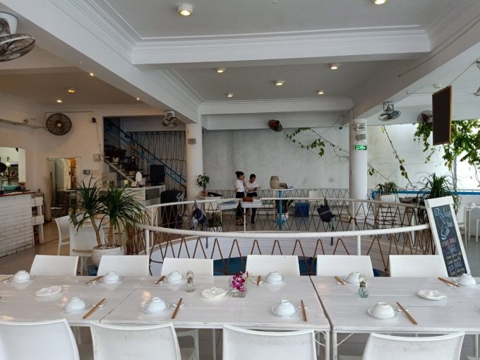 z2369773311553 1be28d3e3b31bc3d4eb89c8155cde61b Restaurant For Rent / Sale On Hoang Sa Street
