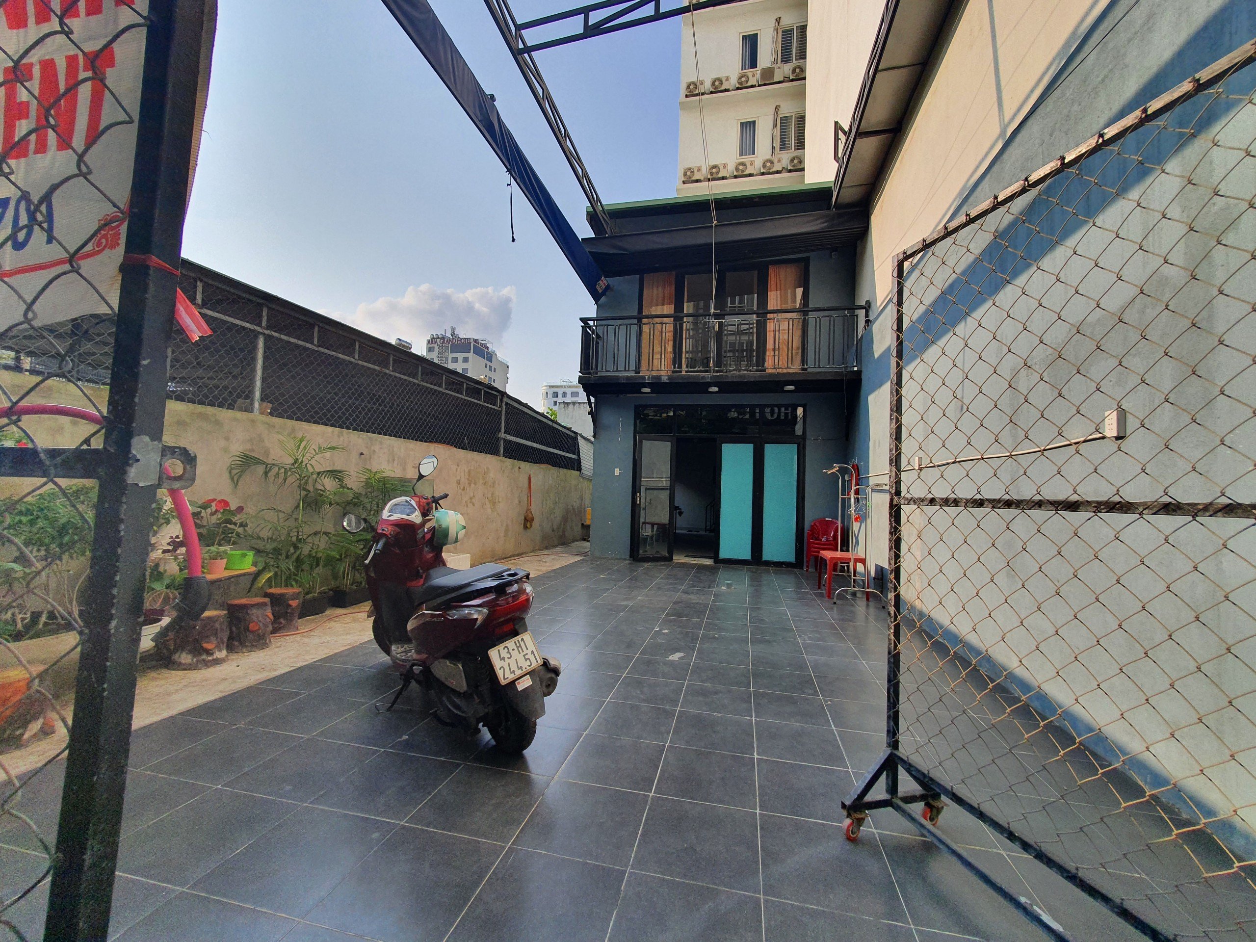 One Bedroom House And Big Front Commercial Space For Rent Da Nang
