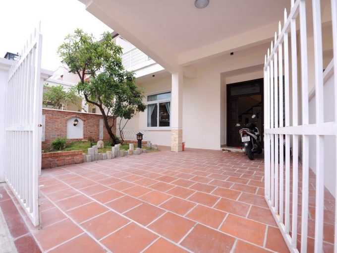 z2384123177389 cd3945dfa7cff16e6d3378a9a797a81d Elegant Three Bedrooms House For Rent Near Man Thai Market Da Nang