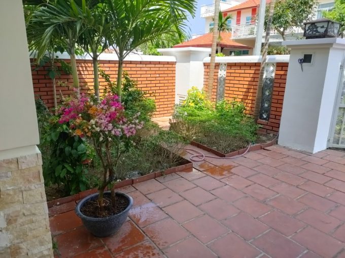 z2432227248313 9b4dcb6550cc78bc09ccc55ea7c732bd Garden Homely Four Bedrooms House For Rent Son Tra Da Nang