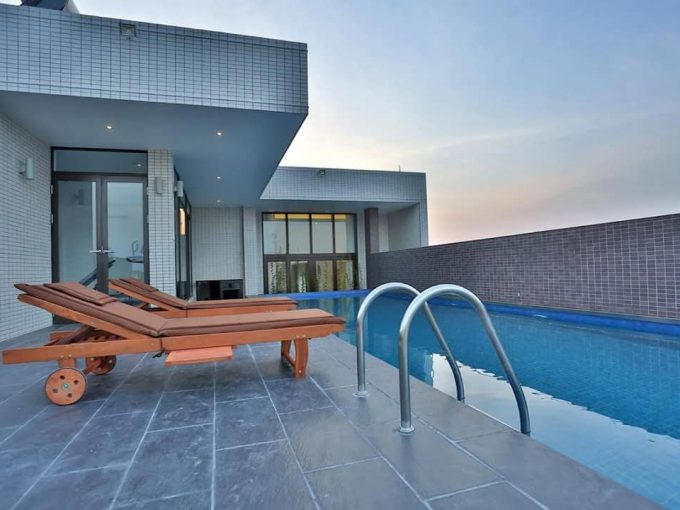 z2442565044272 2f6283ff186939f0c6f43f775eb5a68b High-End Apartment for Rent in Son Tra, Da Nang: A Luxurious Retreat with Modern Amenities