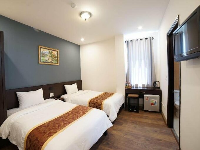 z2822203486779 cfc27c669e84dafea3a07be25d91ddc3 Hotel for lease in Da Nang - Walking distance to the beach