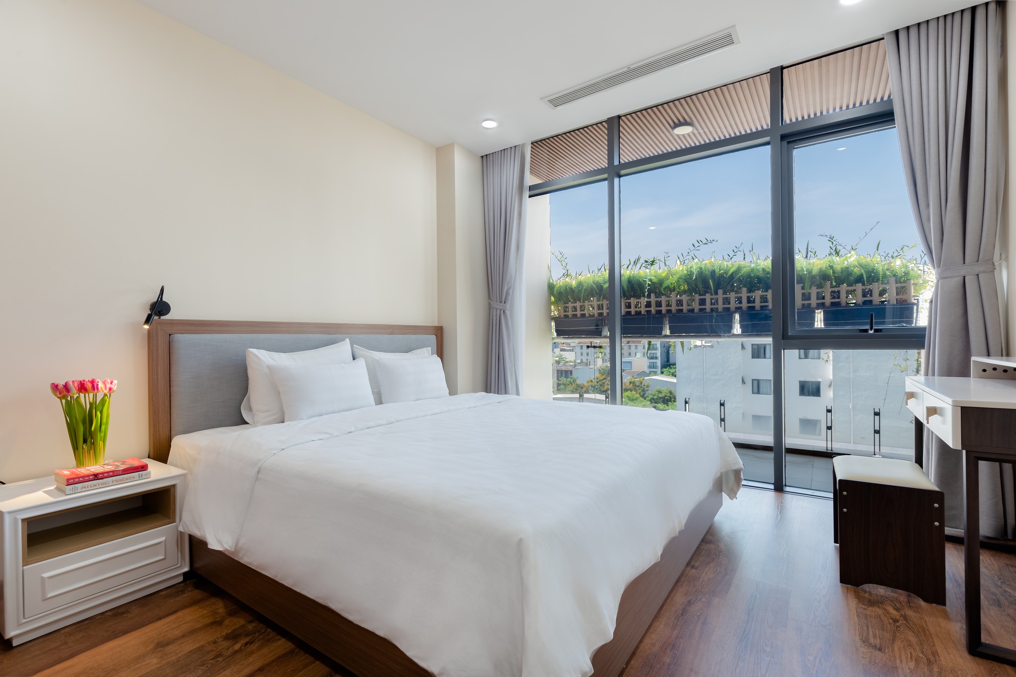 Modern 1 Bedroom Apartment  for Rent Near Pham Van Dong beach