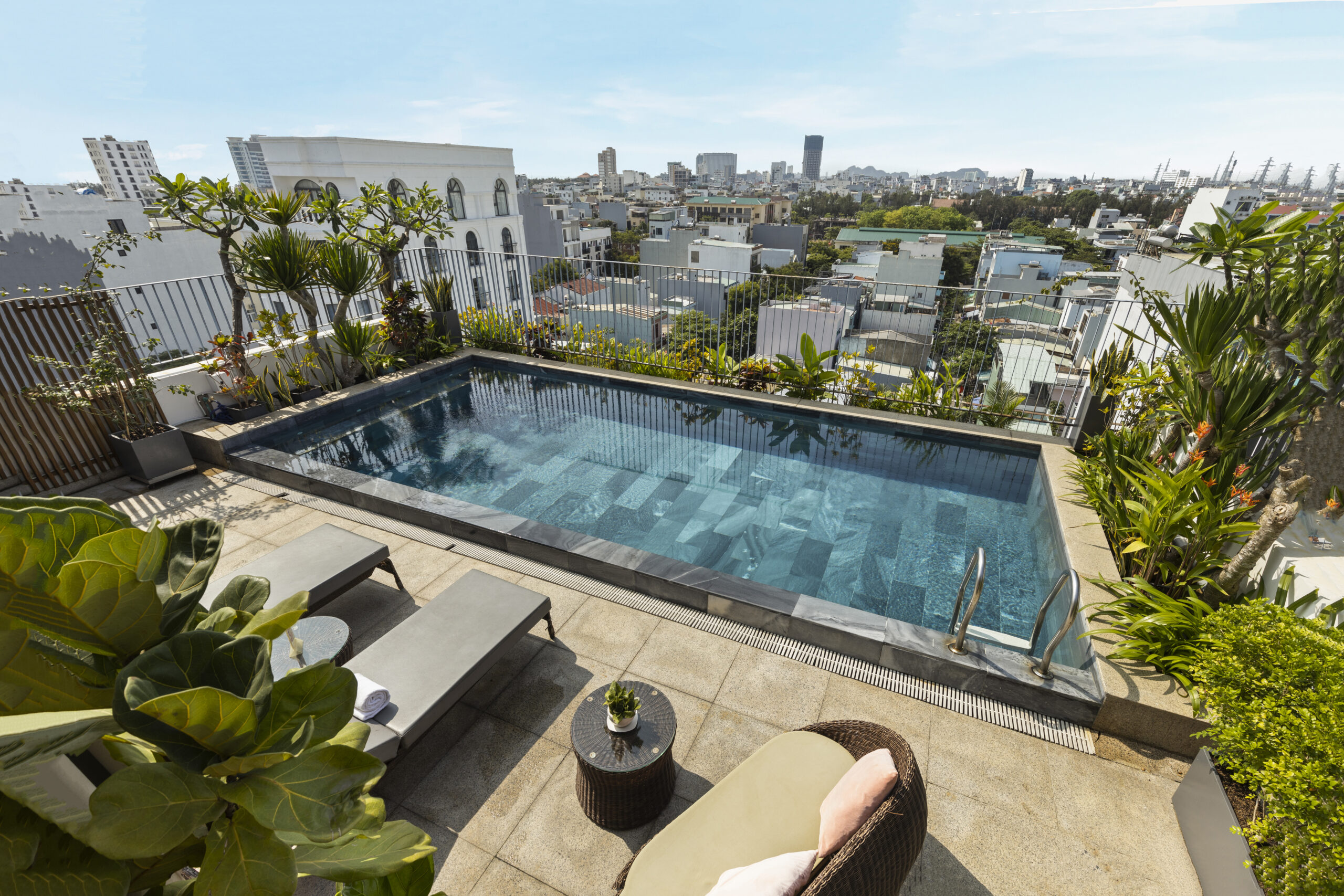 Modern 2 bedrooms Apartment for Rent Near An Thuong area