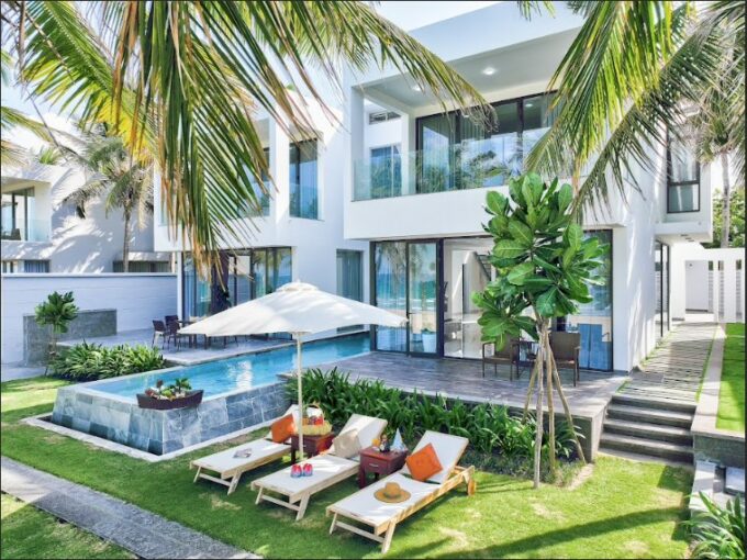 Luxury life style – 5BR beachfront villa in Ocean villas resort