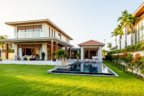z4923239731197 5a515072a03eaab41c5611e2ffc1c6f2 Luxury 4 bedroom villa by the beach
