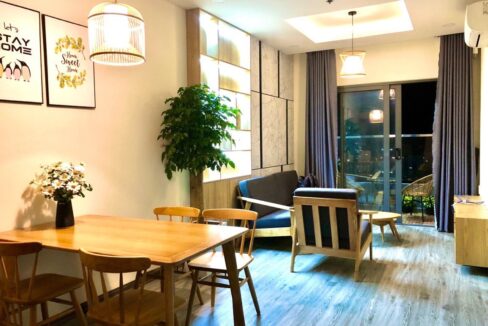 Spacious living room