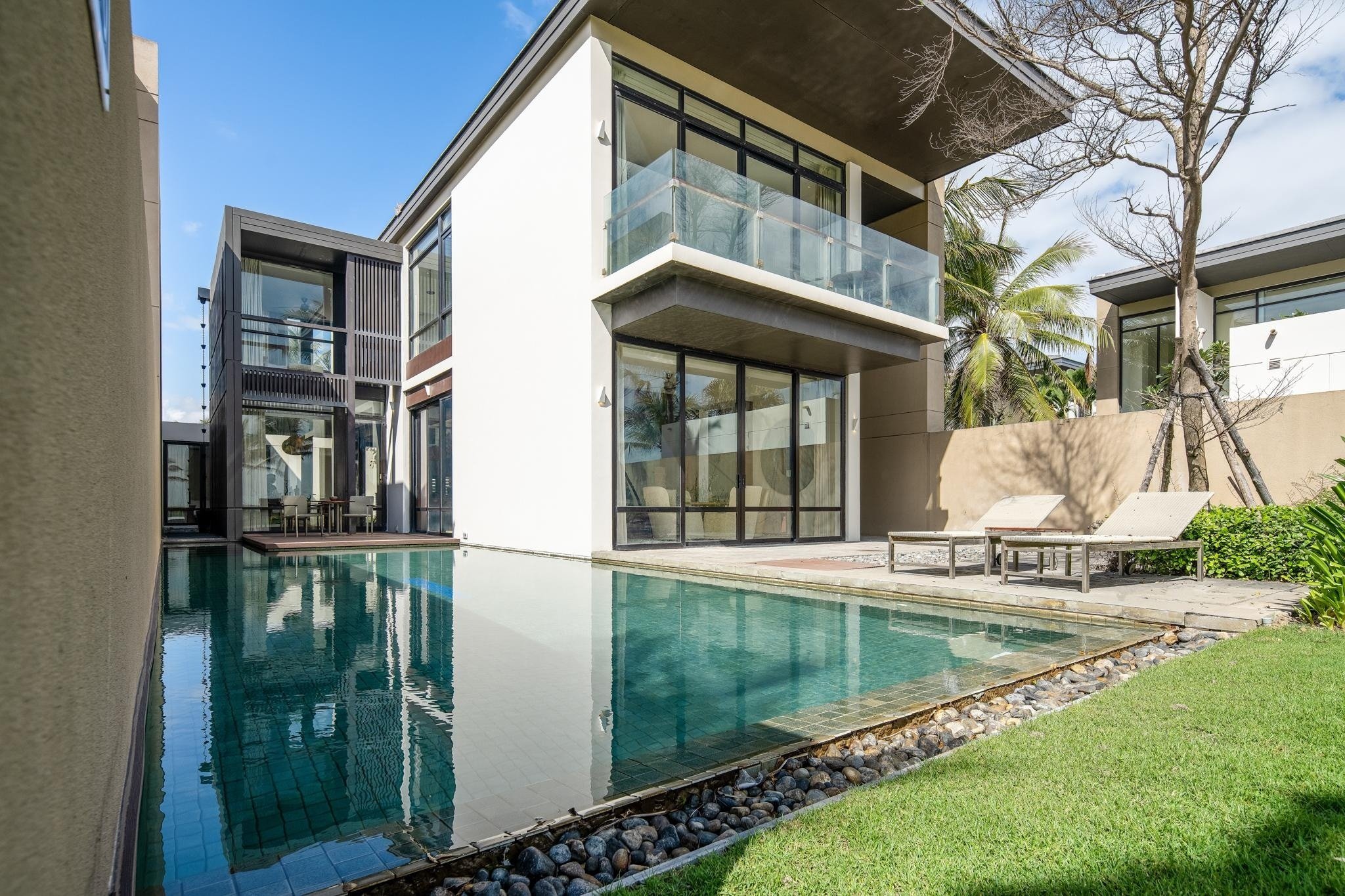 Beachfront 3 Bedrooms Villa at Hyatt Da Nang: A Luxurious Retreat