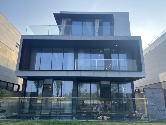 z5349403404109 d1d7861a7dc308e2fb8c576291c9d64f Luxurious 4 Bedrooms Modern Villa with Pool for Rent Near Singapore International School in Da Nang