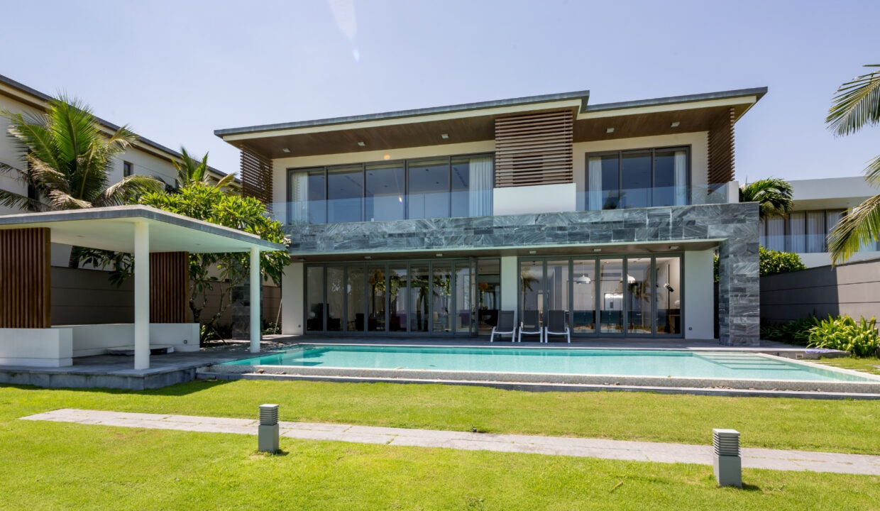 beachfront-villa-in-ocean-resort-Da-Nang1