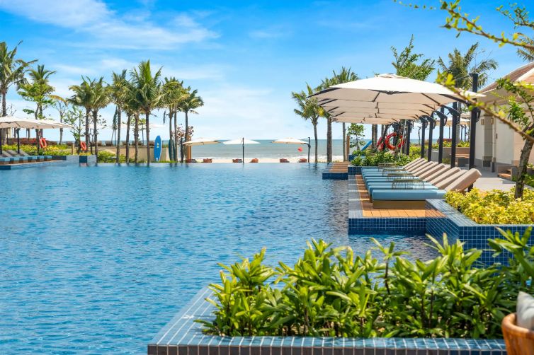 Ban sao cua Pool 1 5-Bedroom Beachfront Property in Fusion Resort & Villas Da Nang