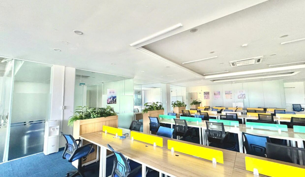 Office for rent with furniture in Da Nang CBD