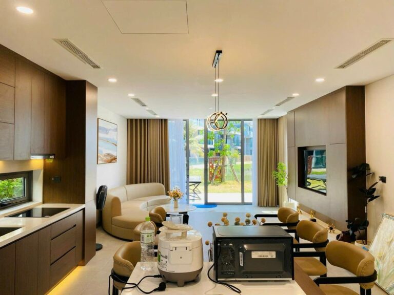 Сдаётся дом, 4 спальни, 300 м², Ngũ Hành Sơn