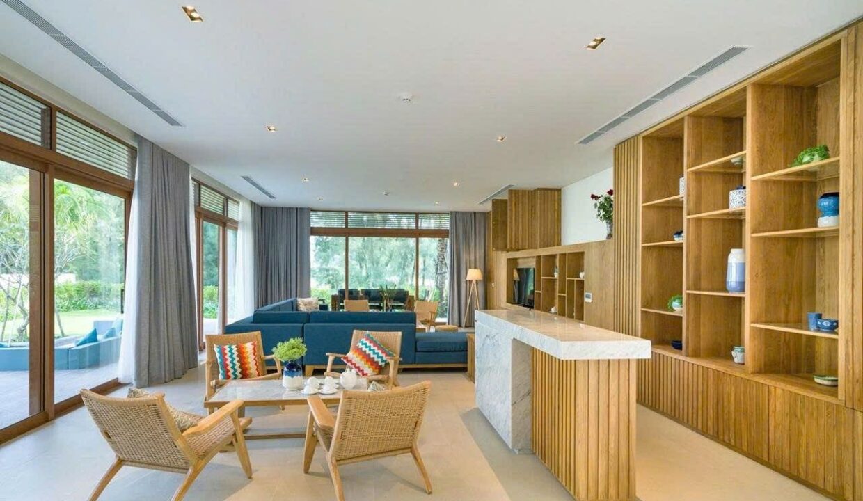 Villa in the ocean estates 2