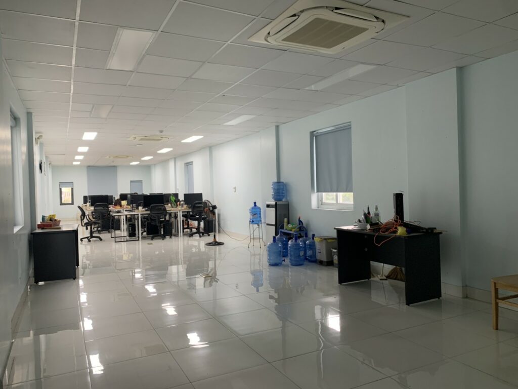 Open office layout at AVN Building Cam Le Da Nang with workstations and natural light