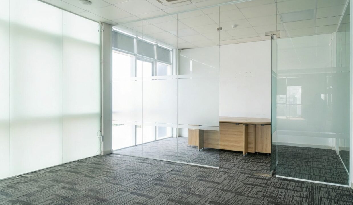 Minh Son 2 Building (Sunrise Building 2) small office space for rent 2