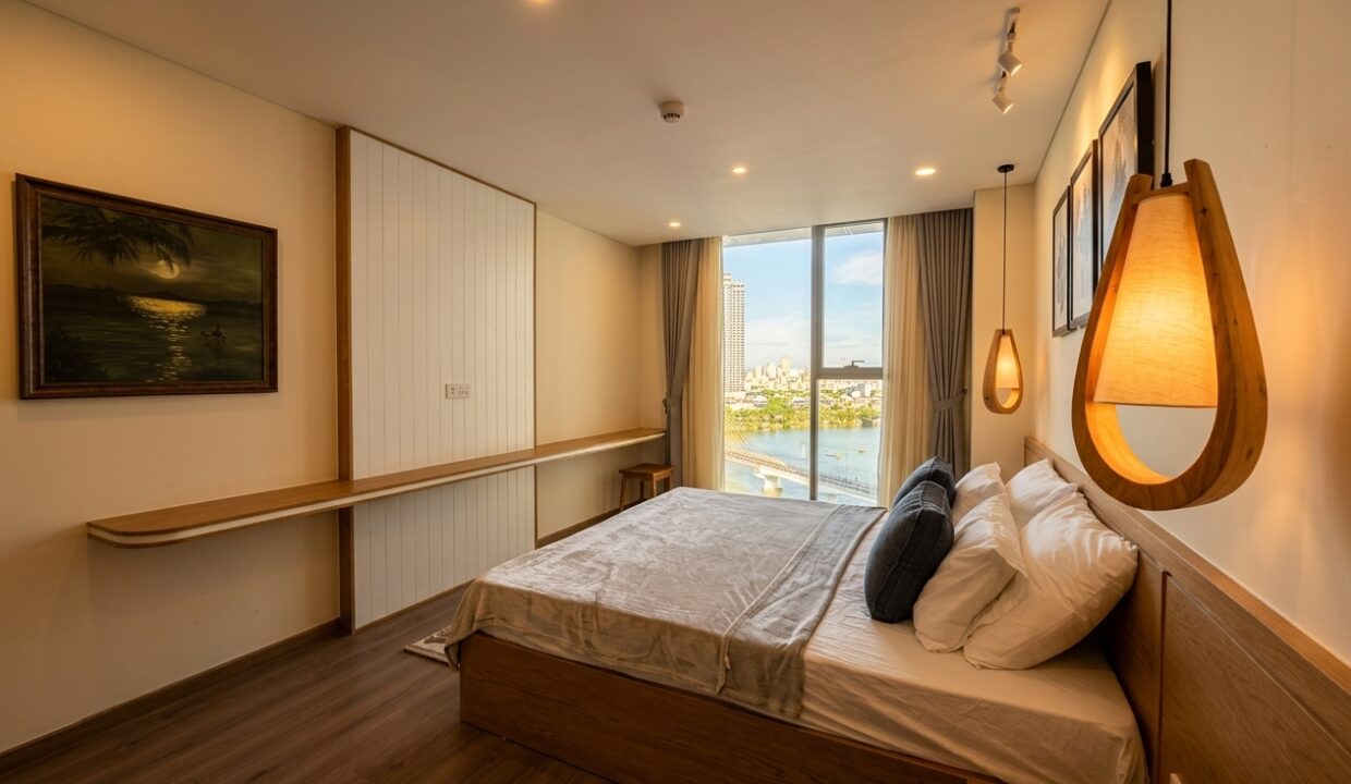 large 2 bedroom apartment in Hai Chau, Bach Dang Complex
