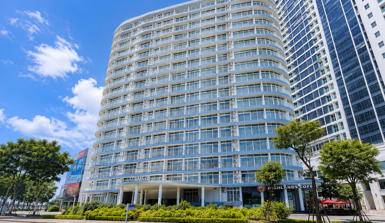 Azura Da Nang riverfront apartment tower on the Han River