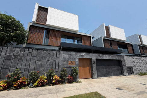 4-Bedroom Villa at One River – Riverside Lap Pool & Dark Marble Interiors